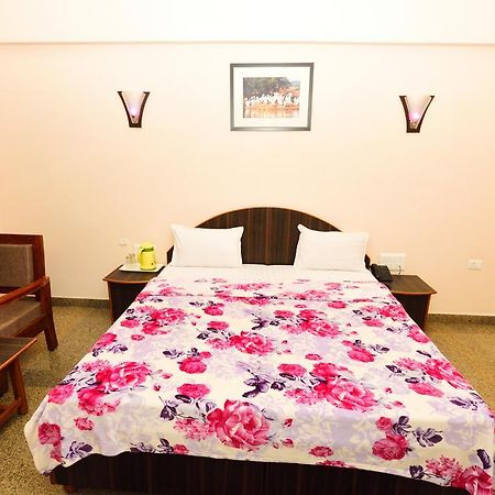 Geetanjali Hotel & Motel Bharatpur Buitenkant foto