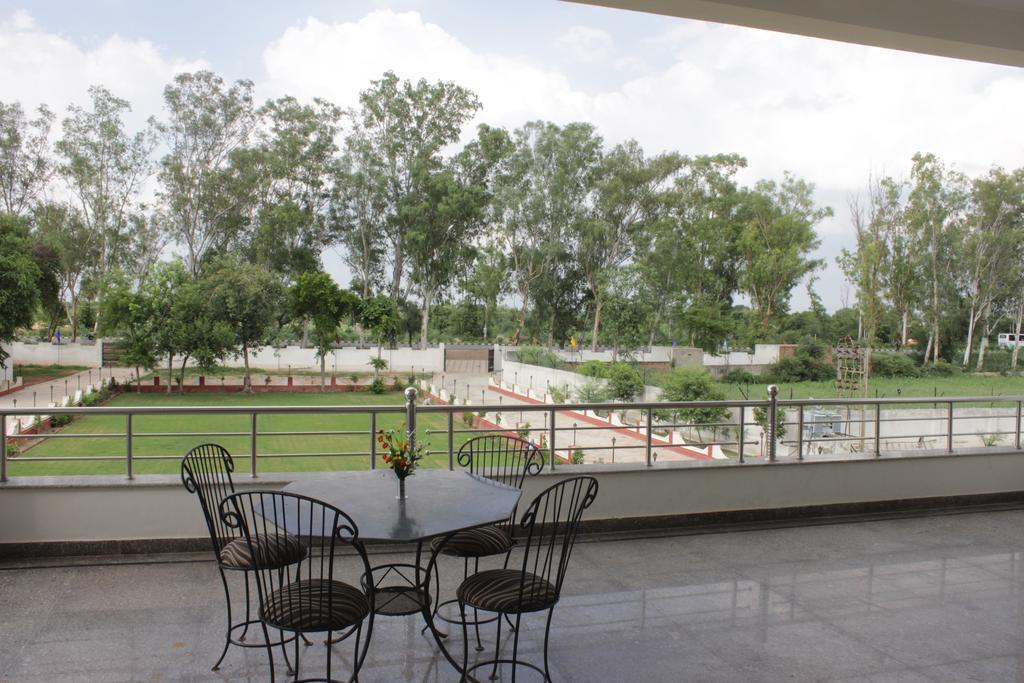 Geetanjali Hotel & Motel Bharatpur Buitenkant foto