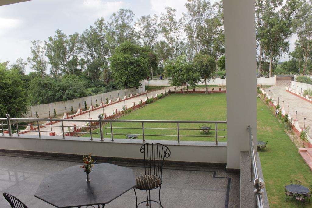 Geetanjali Hotel & Motel Bharatpur Buitenkant foto