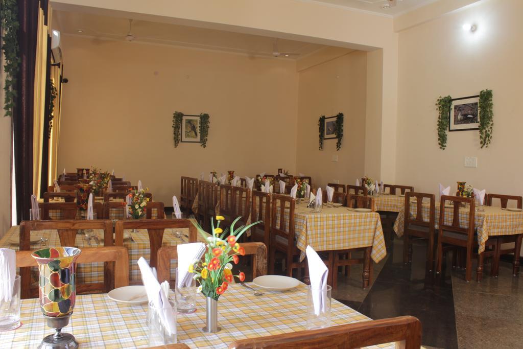 Geetanjali Hotel & Motel Bharatpur Buitenkant foto