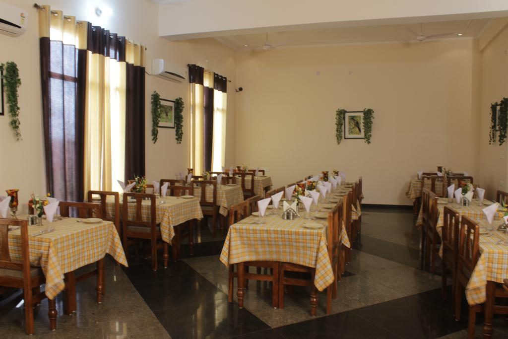 Geetanjali Hotel & Motel Bharatpur Buitenkant foto