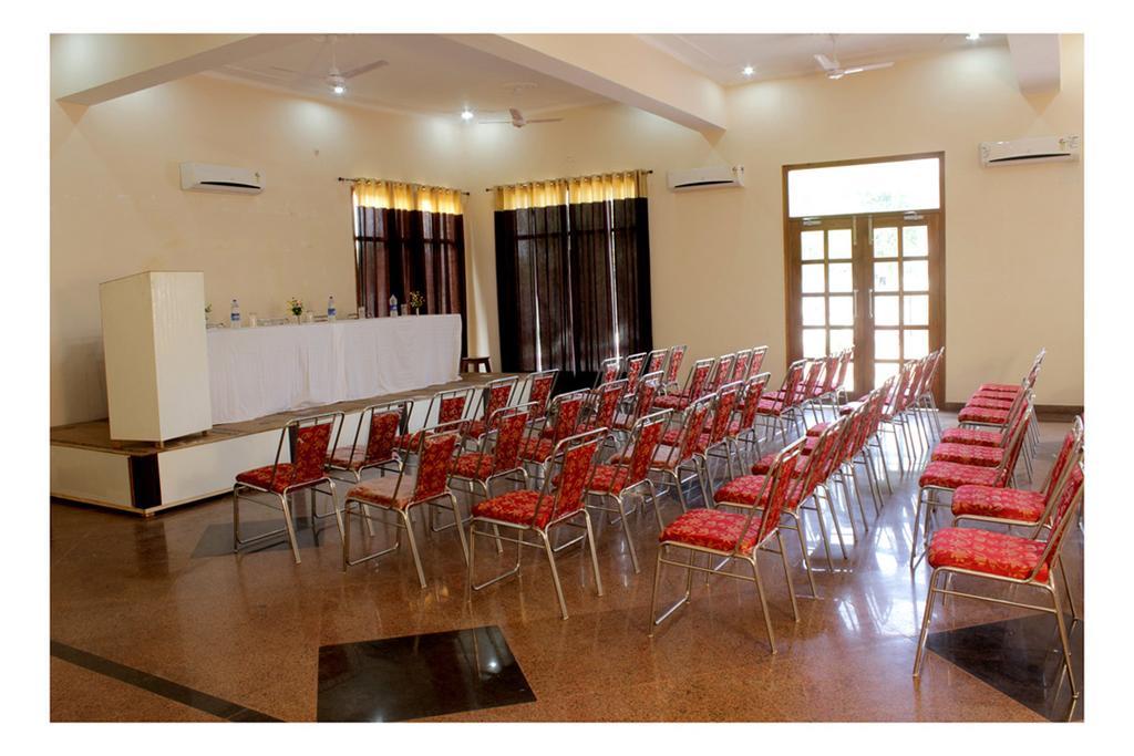 Geetanjali Hotel & Motel Bharatpur Buitenkant foto