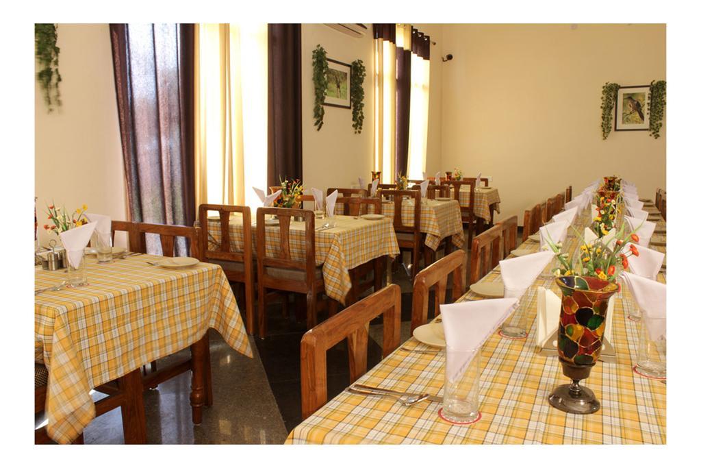 Geetanjali Hotel & Motel Bharatpur Buitenkant foto