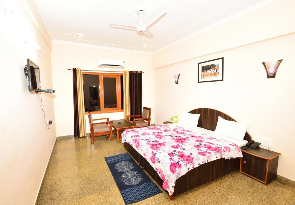 Geetanjali Hotel & Motel Bharatpur Buitenkant foto