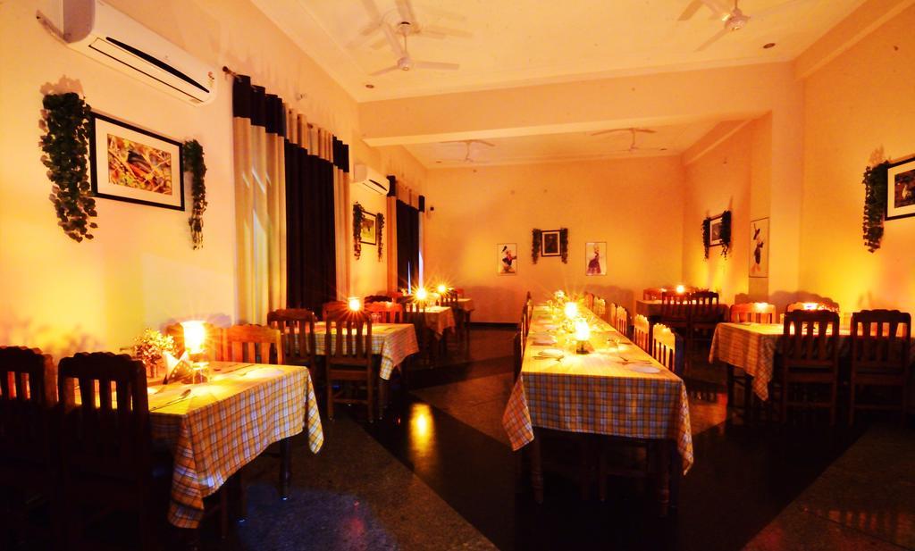 Geetanjali Hotel & Motel Bharatpur Buitenkant foto